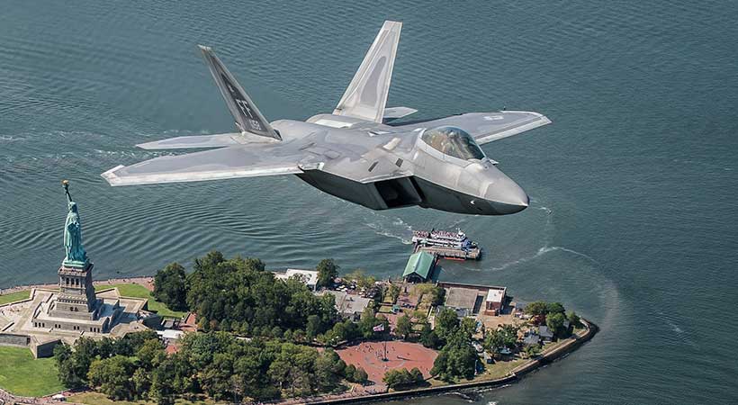 f 22 raptor at air show